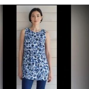 J.JILL white with blue botanical print slevless blouse/tunik size Large
